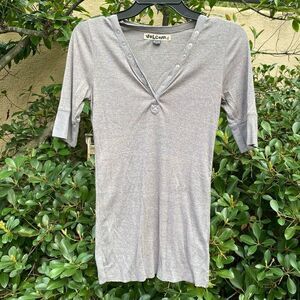 Volcom Light Gray/Taupe Short Sleeve Tee. Size Small.  EUC!